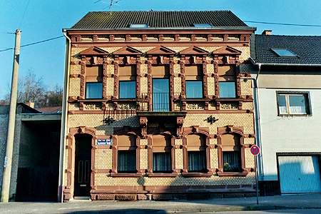 Auf der Hütt -- Saarbrücker Straße in Dudweiler.