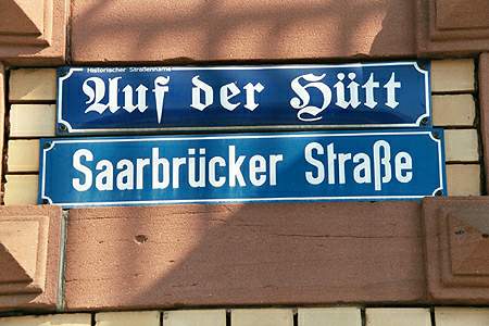 Auf der Hütt -- Saarbrücker Straße in Dudweiler.