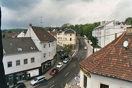 Schönweibergass - Bashnhofstraße in Dudweiler.